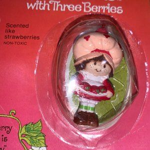 NIP 1981 Strawberryland Miniature Strawberry Shortcake w/Three Berries by Kenner